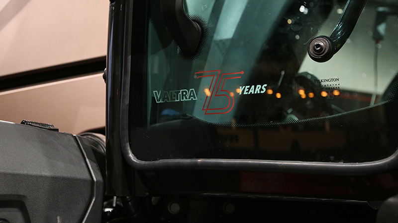 valtra-75-years-basic-package-window-sticker-logo_450x800.jpg