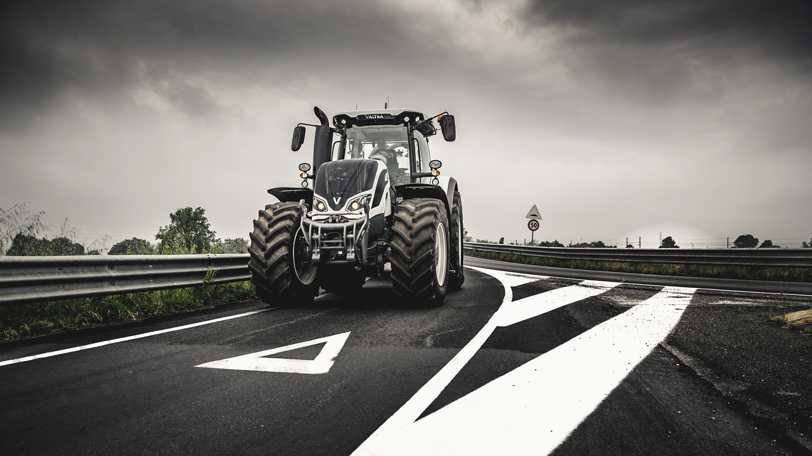 valtra t4 series wite on the field working